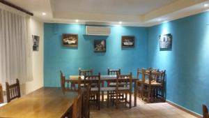 a dining room with blue walls and a table and chairs at Hospedería Prepirineo in Undués-Pintano
