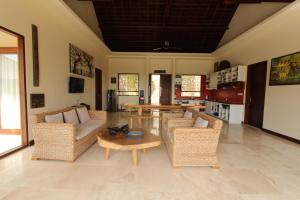 Area tempat duduk di Villa Marley