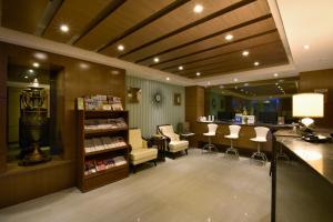 a salon with a waiting room with stools and a bar at Green World Mai - NanJing in Taipei