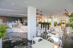 Victoria Palace Cefalù餐厅或其他用餐的地方