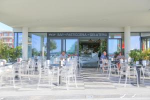 Victoria Palace Cefalù餐厅或其他用餐的地方