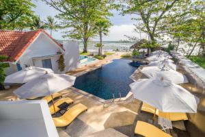 Bazén v ubytování Ocean Breeze Resort Khaolak nebo v jeho okolí