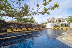 Bazén v ubytování Ocean Breeze Resort Khaolak nebo v jeho okolí