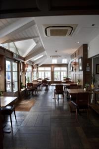 Restaurace v ubytování Noel Arms - "A Bespoke Hotel"