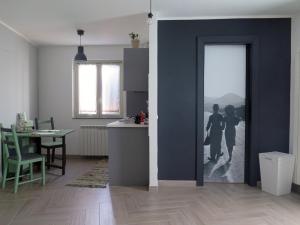 a kitchen with a door with a picture of two people at Il Nottetempo, Enna Centro in Enna