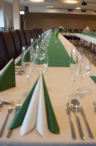 Reštaurácia alebo iné gastronomické zariadenie v ubytovaní Hotel U Kozicky