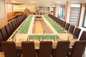 Reštaurácia alebo iné gastronomické zariadenie v ubytovaní Hotel U Kozicky