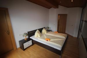 Ein Bett oder Betten in einem Zimmer der Unterkunft AlpenAppartement