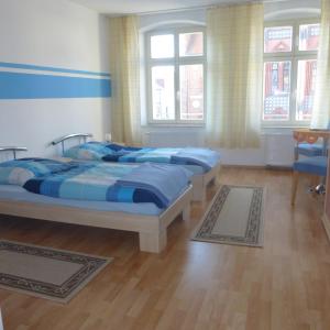 Postel nebo postele na pokoji v ubytování Pension & Ferienwohnung Zum Schmuckgiebel