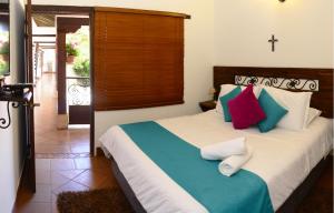a bedroom with a large bed with colorful pillows at Plaza Medina Hotel in Sáchica