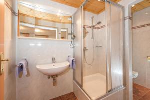 Koupelna v ubytování Landhaus Bergzeit + 33 fotografií
