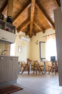 a kitchen and dining room with wooden ceilings at B&B Pinarina in Lamezia Terme