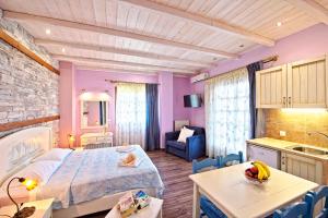 Postel nebo postele na pokoji v ubytování Flamingo Hotel Pelion - Seaside Superior Studios & Suites