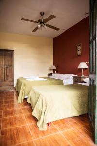 Una cama o camas en una habitación de Gran Aldea Hotel