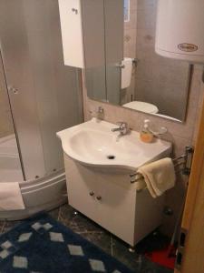 Koupelna v ubytování Apartmani Marić
