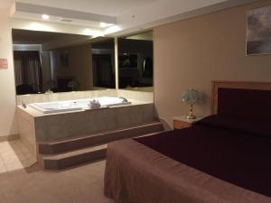 Gallery image of New Imperial Suites in Whitecourt +24 photos
