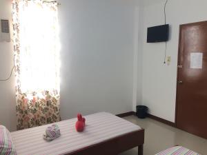 TV a/nebo společenská místnost v ubytování Brielles Travellers Inn + 30 fotografií