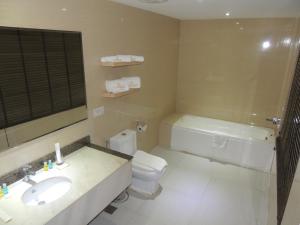 Koupelna v ubytování Dela Chambre Hotel