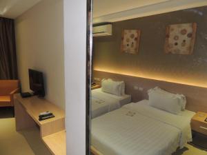 TV a/nebo společenská místnost v ubytování Dela Chambre Hotel