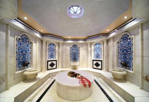 A bathroom at Eresin Hotels Topkapı