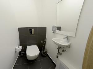 Vonios kambarys apgyvendinimo įstaigoje Apartment OneClickRent 2 SmartHouse