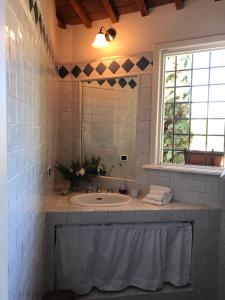 A bathroom at Borgo del Gelso