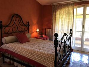 A bed or beds in a room at Borgo del Gelso