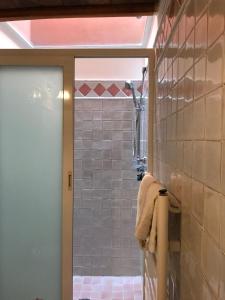 A bathroom at Borgo del Gelso