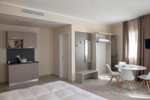 Kuchyňa alebo kuchynka v ubytovaní Hotel & Wellness Stella Delle Langhe