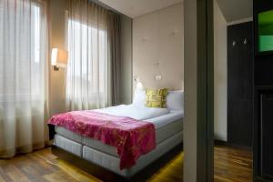 Postel nebo postele na pokoji v ubytování Home Hotel Folketeateret