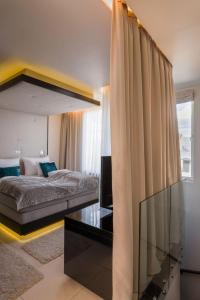 Postel nebo postele na pokoji v ubytování Home Hotel Folketeateret