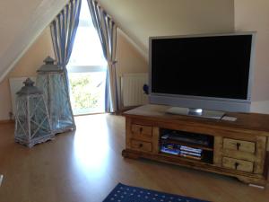 Μια τηλεόραση ή/και κέντρο ψυχαγωγίας στο FeWo am alten Hafen - Zingst Ostseebad