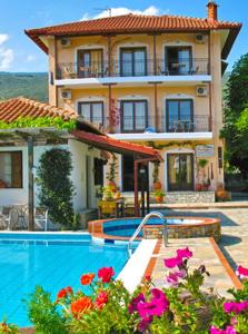 The swimming pool at or close to Pagaseon Rooms and Apartments