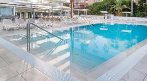 The swimming pool at or close to Globales Panamá - Adults Only