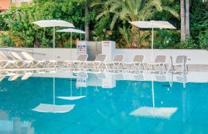 The swimming pool at or close to Globales Panamá - Adults Only