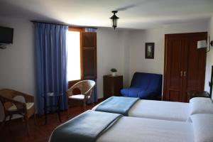 Cama o camas de una habitación en Hotel Mesón del Gallo