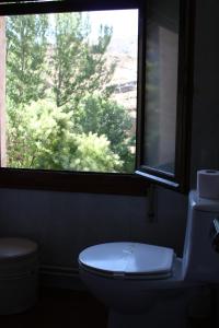 Un baño de Hotel Mesón del Gallo