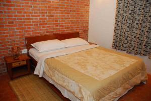 Uma cama ou camas num quarto em Vardan Resort n' Apartment