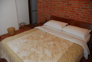 Uma cama ou camas num quarto em Vardan Resort n' Apartment