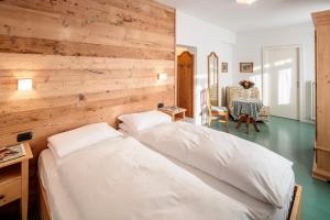 Łóżko lub łóżka w pokoju w obiekcie Hotel Oasi