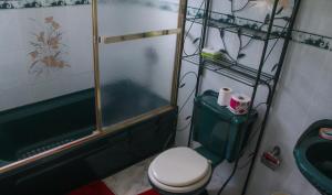 Kool Rooms Guest House tesisinde bir banyo