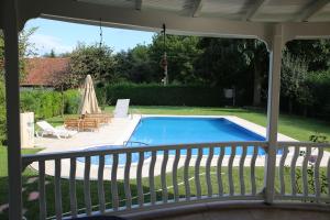 Der Swimmingpool an oder in der Nähe von Damla Pansiyon