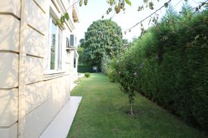 Ein Garten an der Unterkunft Damla Pansiyon