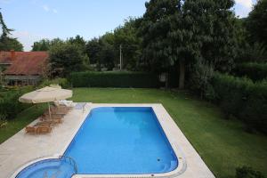 Der Swimmingpool an oder in der Nähe von Damla Pansiyon
