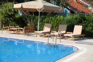 Der Swimmingpool an oder in der Nähe von Damla Pansiyon