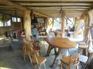 a room with a table and chairs in a log cabin at Cabanas Curi-Huapi in Isla Negra