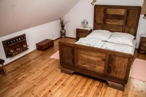 מיטה או מיטות בחדר ב-Gospodarstwo Agroturystyczne MALWA