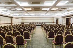 an empty lecture hall with chairs and tables at Grand Bittar Hotel in Brasilia +78 photos