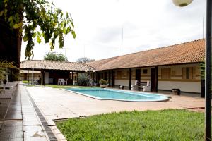 a swimming pool in the backyard of a house at Hotel Santa Fé in Santa Fé do Sul