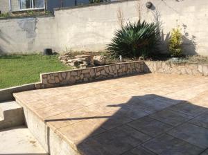 A garden outside Villa Tunley